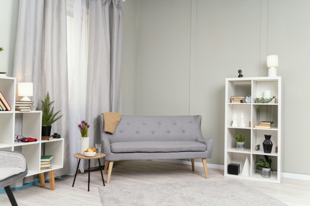 Ruang Santai dengan sofa Gray